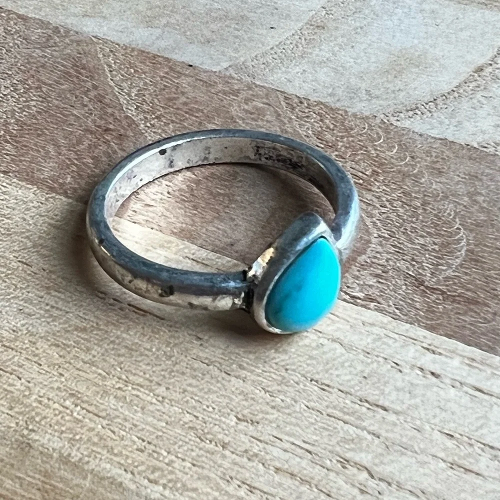 Vintage silver turquoise teardrop ring